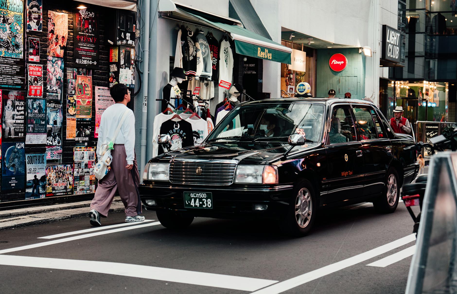https://www.pexels.com/photo/street-scene-in-downtown-osaka-with-taxi-29550447/